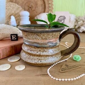 Vintage Pottery Mug ☕️